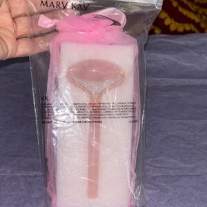 Mary Kay Rose Quartz Facial Roller